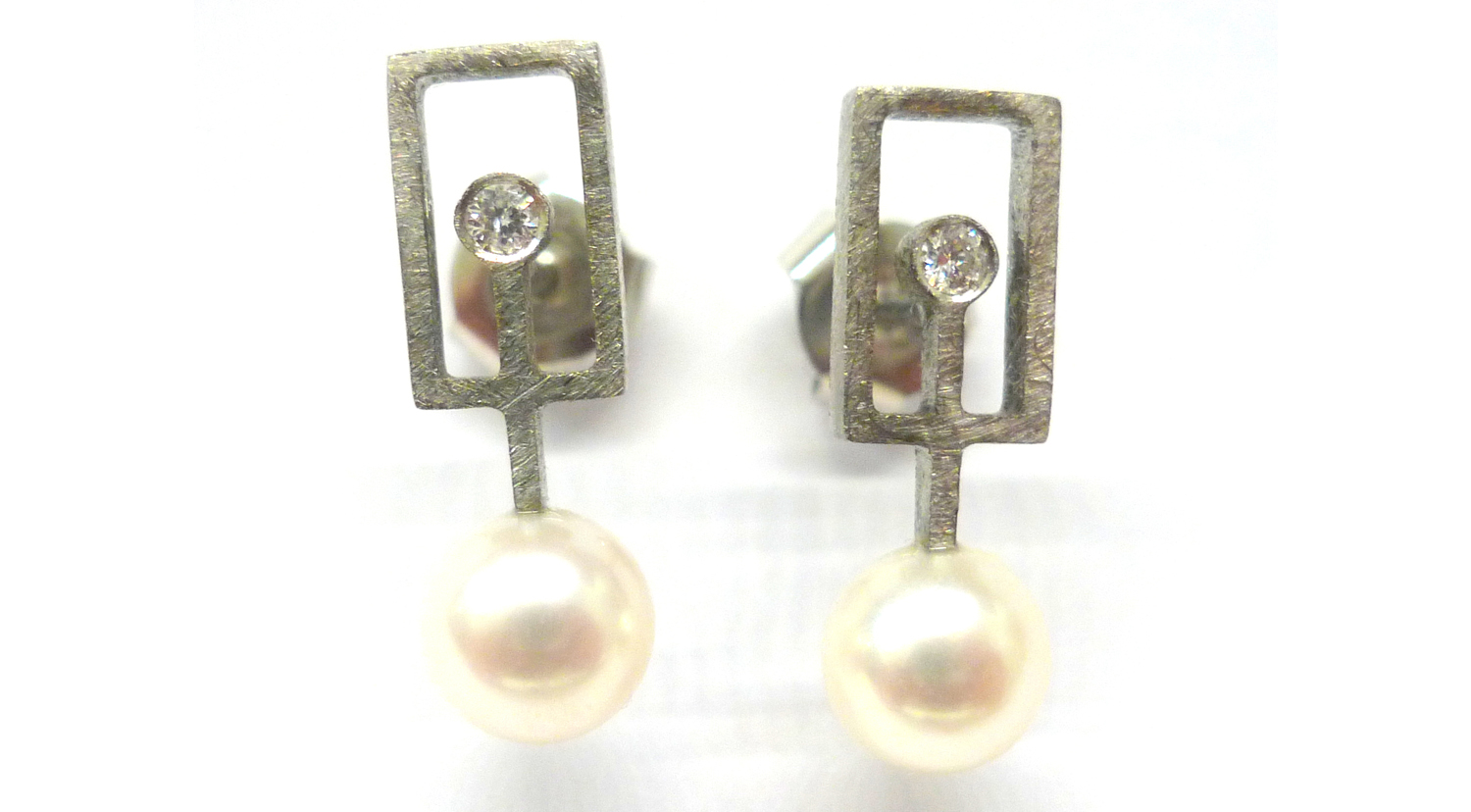 point tu-jo rectangular earrings