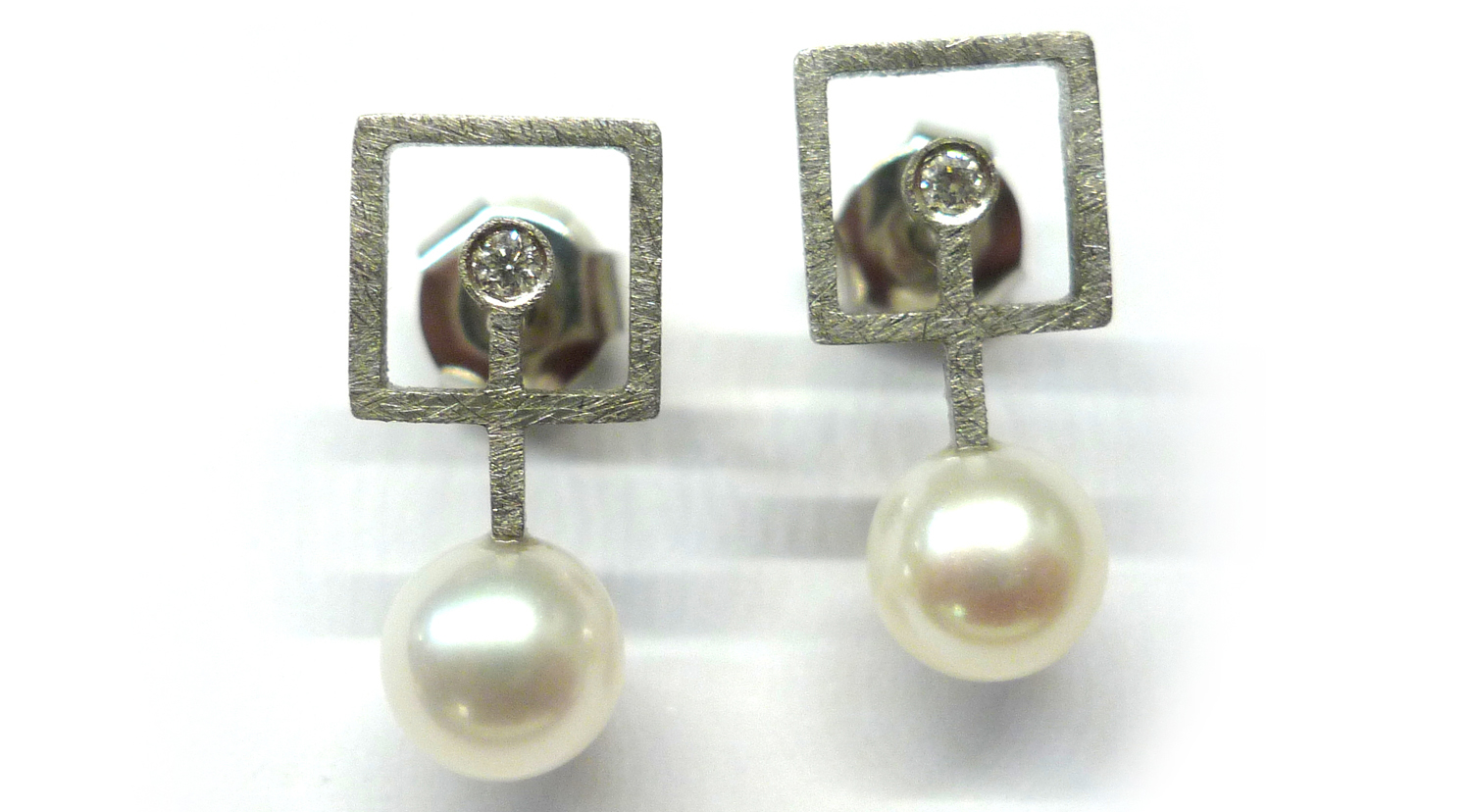 point tu-jo earrings 