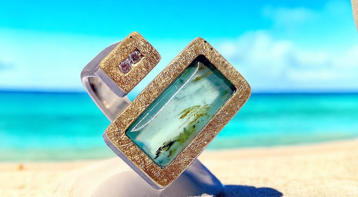 anell opal blau andÍ rectangular 2 brillants plata or