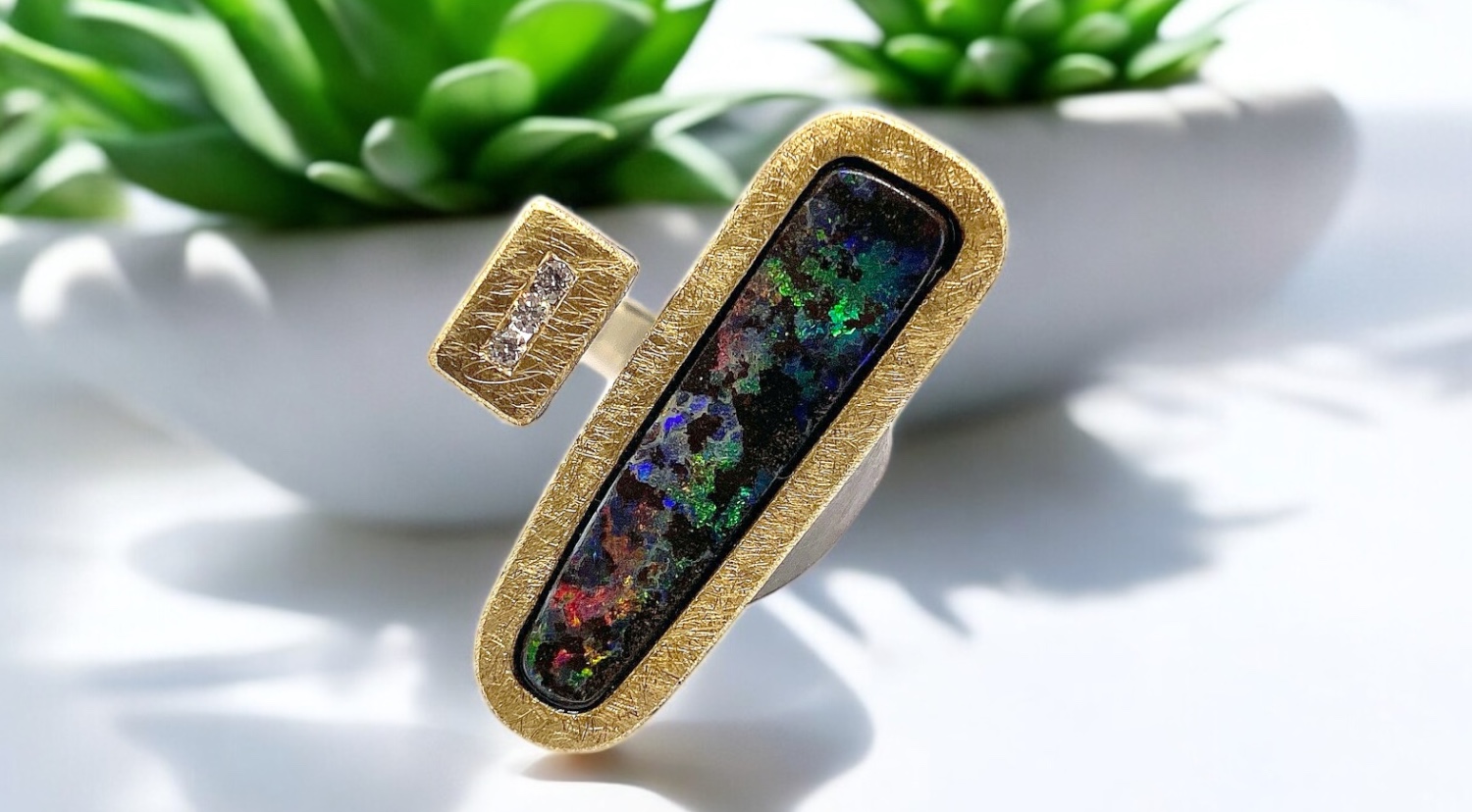 anell opal boulder multicolor llarg 3 brillants plata or