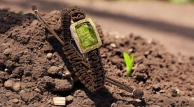 RECTNAGULAR ROUGH PERIDOT BROWN MACRAME BRACELET IN SILVER AND GOLD