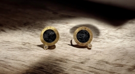 ROUND ROUGH BLACK TOURMALINE EARRINGS WITH DIAMOND IN SILVER AND GOLD