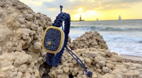 BRAZALETE LAPSILAZULI BRUTO RECTANGULAR BRILLANTE MACRAMÉ AZUL MARINO PLATA ORO