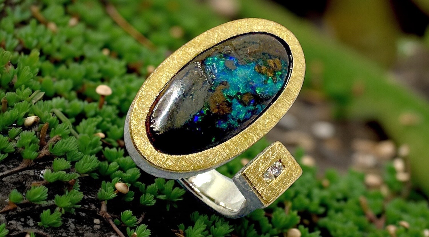 anell opal boulder oval gran 2 brillants plata or