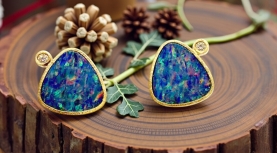 PENDIENTES OPALOS TRIANGULARES BRILLANTE ORO