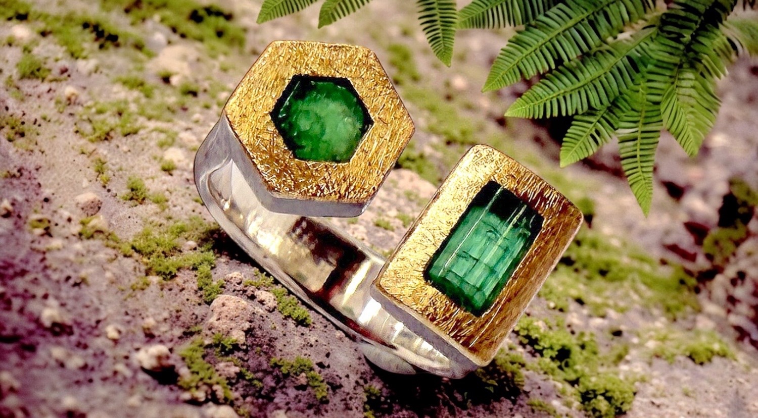 anillo doble esmeralda hexagonal y rectangular plata oro