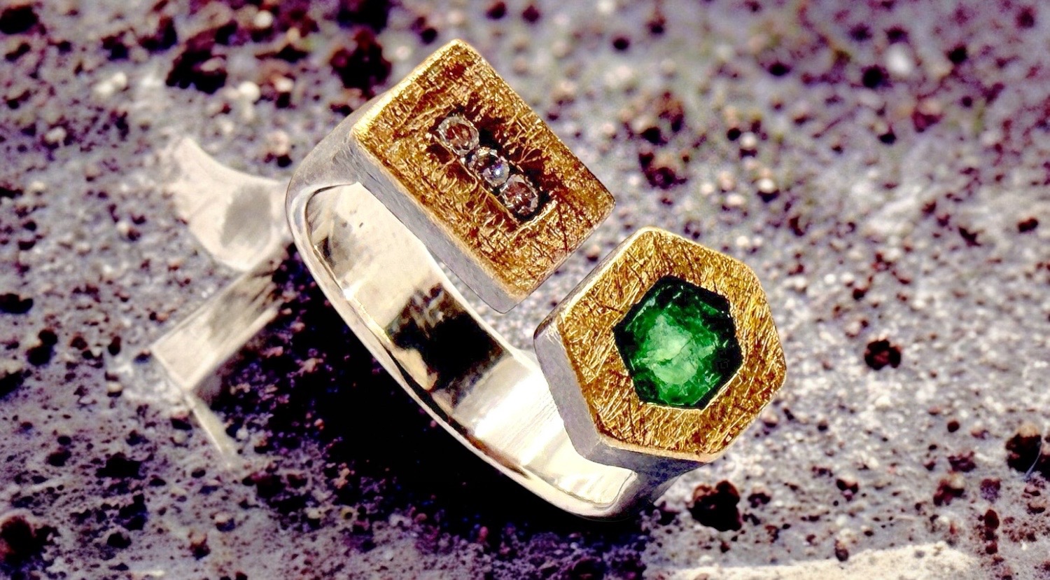 hexagonal emerald ring with 3 diamonds in silver and gold