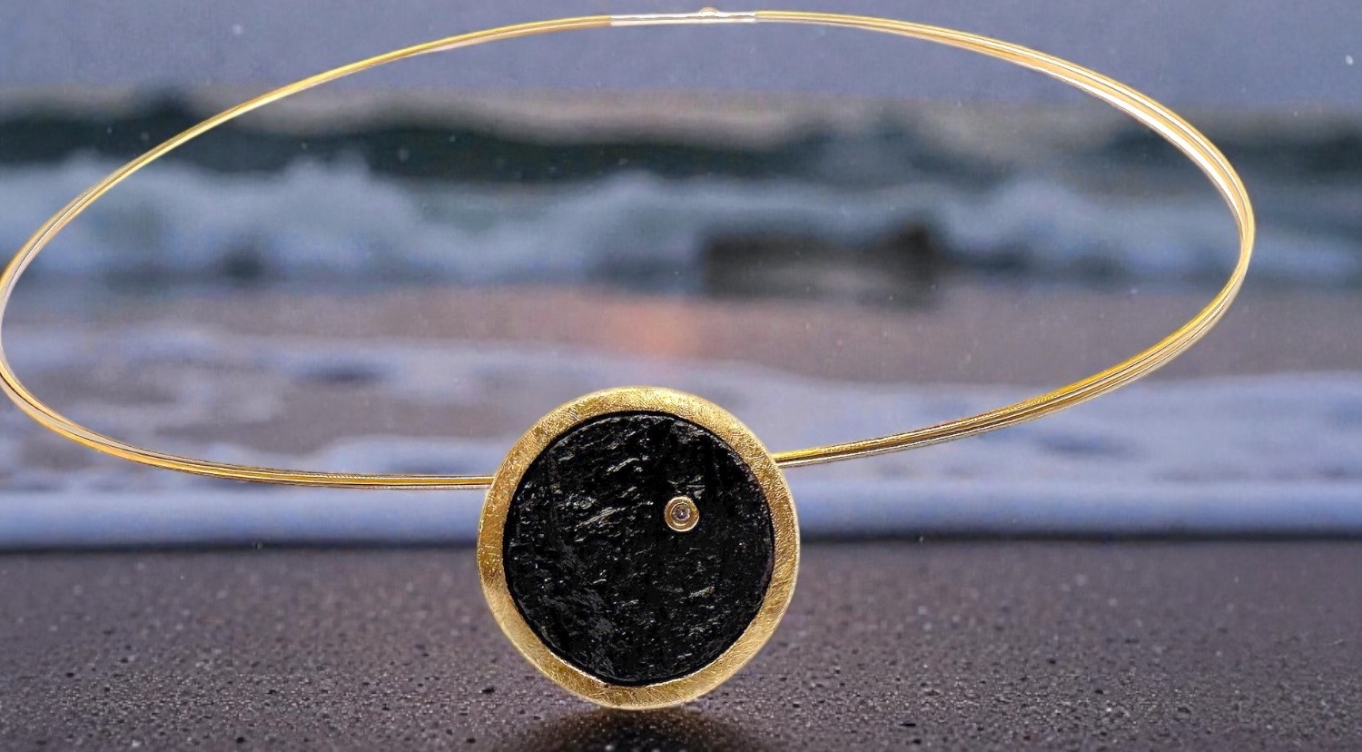 colgante turmalina negra bruto redondo brillante plata oro