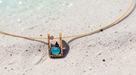 COLGANTE JOYAS DEL MAR MINI OPALO AZUL PERUANO VELERO BRILLANTE ORO