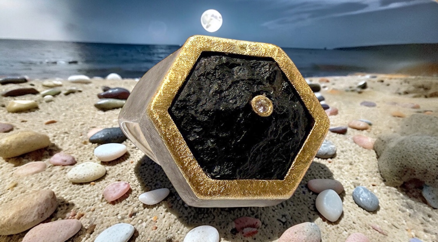 anell turmalina negre brut hexagonal brillant plata or