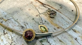PINK TOURMALINE AND ROUGH PERIDOT ROUSE PENDANT IN SILVER AND GOLD