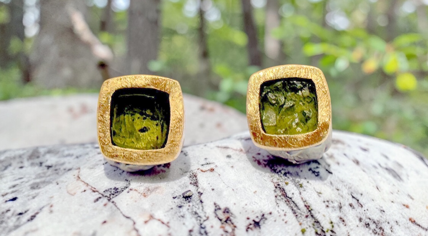 arrecades olivines brut quadrades plata or