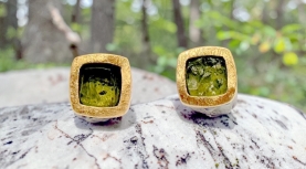 SQUARED ROUGH PERIDOT EARRINGS IN SILVER AND GOLD