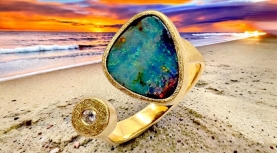 MULTICOLOR TRIANGULAR AUSTRALIAN BOULDER OPAL RING WITH DIAMOND IN GOLD