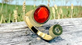 OVAL MEXICAN FIRE OPAL WITH DIAMOND IN GOLD