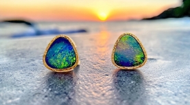 TRIANGULAR MULTICOLOR OPAL EARRINGS IN SILVER AND GOLD