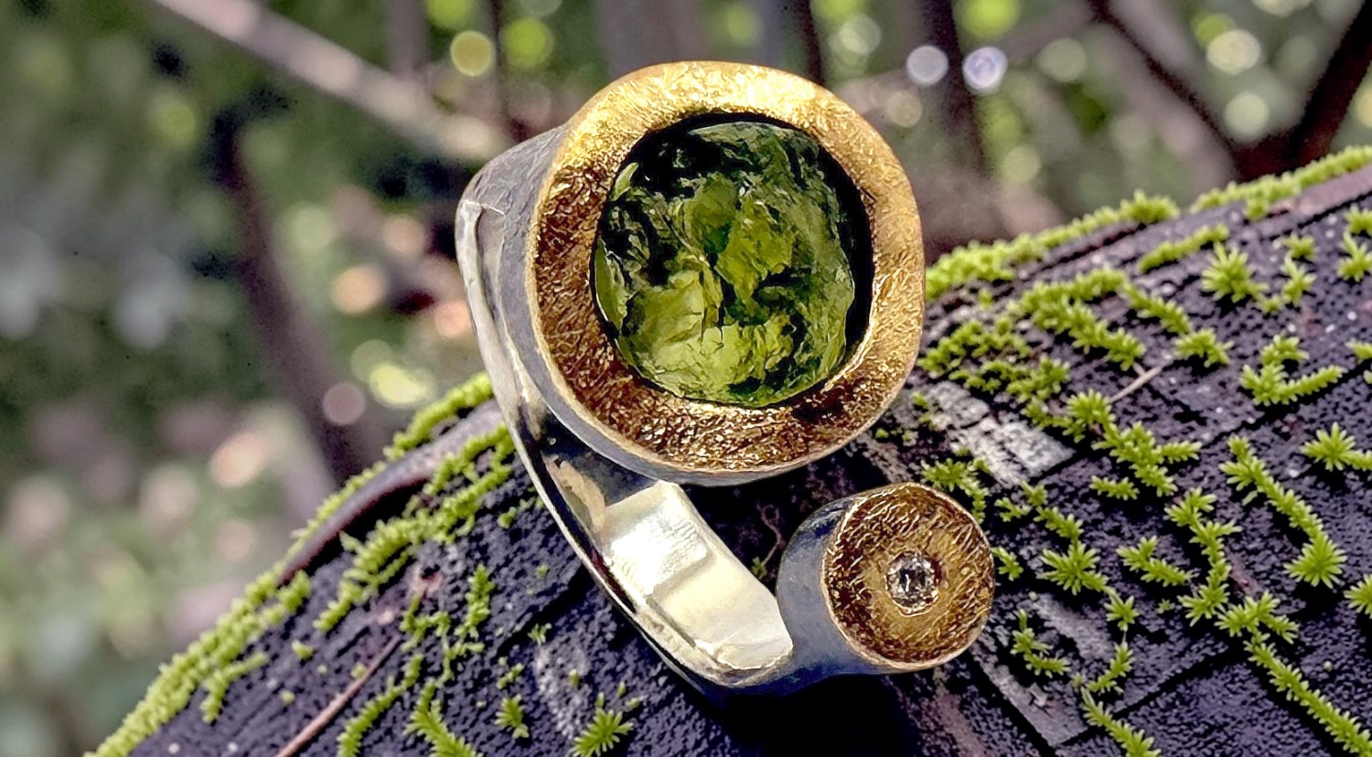 anillo olivina bruto redondo brillante plata oro