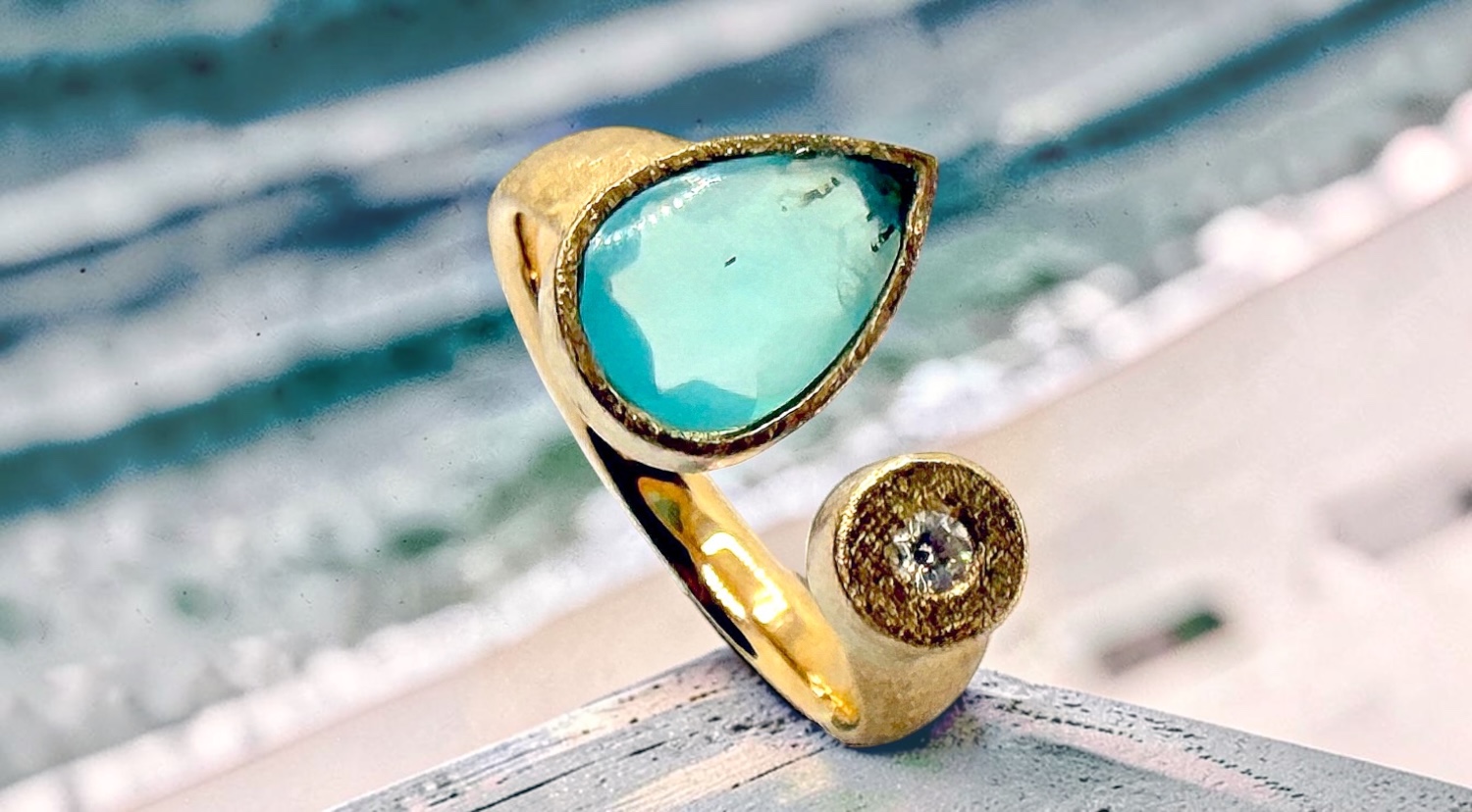 pear peruvian blue opal ring with diamond in gold
