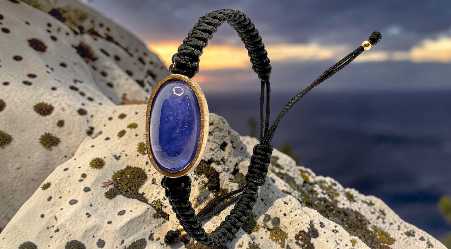 caboxon oval tanzanite macrame bracelet in gold