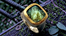 ANELL LABRADORITA BRUT QUADRAT PLATA OR