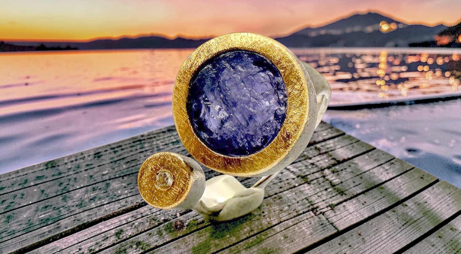 anell tanzanita brut rodona brillant plata i or
