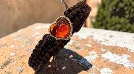 HEART MEXICAN FIRE OPAL BROWN MACRAME BRACELET IN GOLD