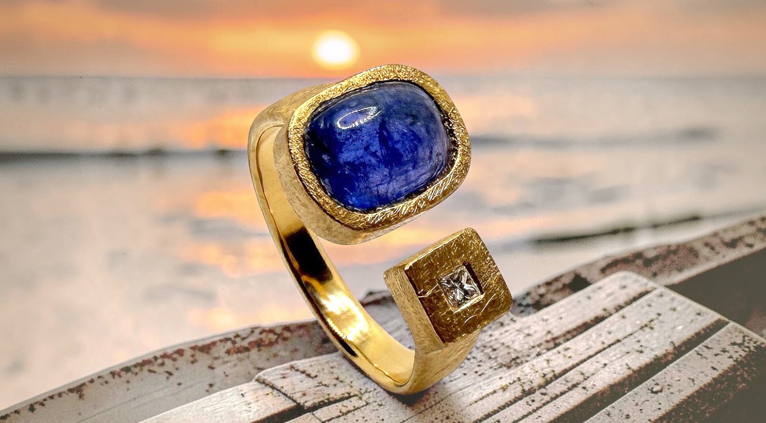 rectangular tanzanite ring with diamond princess in gold