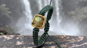 BRAÇALET LABRADORITA BRUT QUADRAT MACRAME VERD PLATA OR