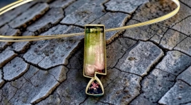BICOLOR ROUGH TOURMALINE AND TRIANGULAR RUBELITE PENDANT IN GOLD